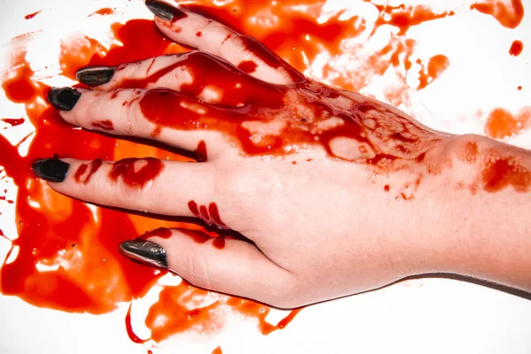Kobieca Ręka Krwi Czarny Manicure Krew Dookoła Straszne Krwawe Tło — Zdjęcie stockowe