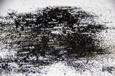 Beyaz arka planda siyah bir parıltı