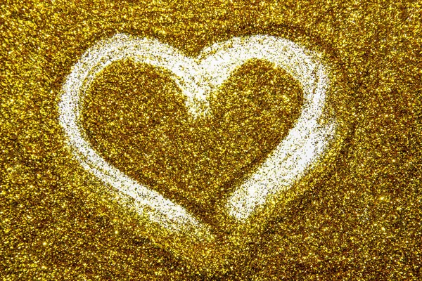 Kreslí Srdce Zlatý Písek Třpytu Srdce Proti Zlaté Textuře Třpytivém — Stock fotografie