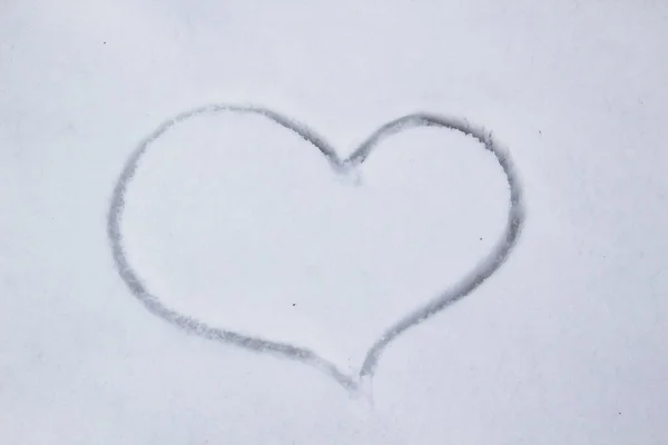 Corazón Pintado Nieve Contra Fondo Nieve —  Fotos de Stock