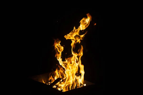 Gevaar Vuur Een Donkere Achtergrond Achtergrond Van Het Vuur Brand — Stockfoto