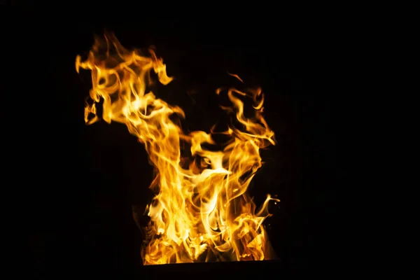 Gevaar Vuur Een Donkere Achtergrond Achtergrond Van Het Vuur Brand — Stockfoto