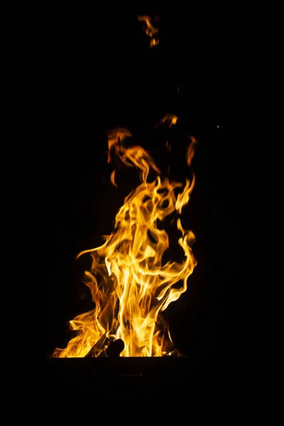 Niebezpieczny Ogień Ciemnym Tle Kontekst Pożaru Wzór Pożarowy Może Być — Zdjęcie stockowe