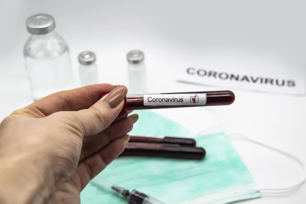 Coronavirus Blood Test 2019 2020 Женщина Держит Пробирки Кровью Лаборатории — стоковое фото