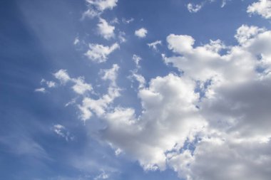 Gökyüzünde güzel bulutlar. Bulutlardan gelen desen