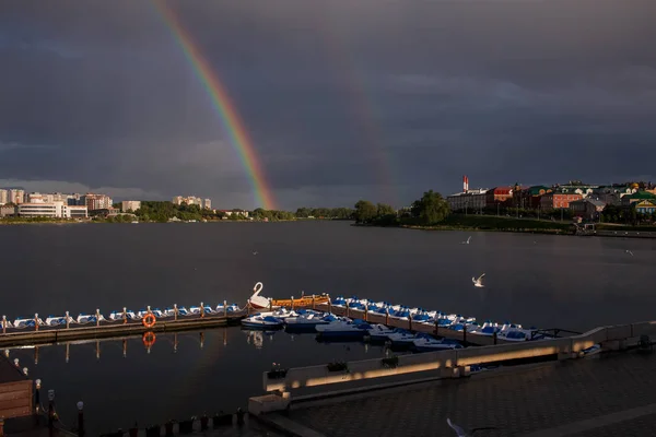 彩虹在湖鞄 鞑靼定居点 — 图库照片