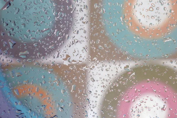 Gotas de agua sobre un fondo multicolor macro — Foto de Stock