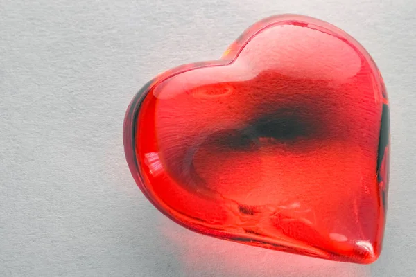 Glass heart on a white background isolate — Stock Photo, Image