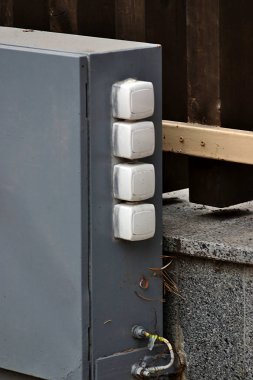 Park 'ın yaz aylarında elektrik prizlerinde.