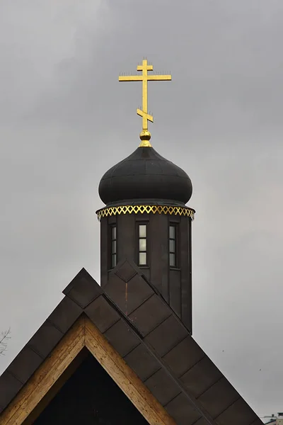 Cupola Con Croce Sullo Sfondo Del Cielo Autunnale — Foto Stock