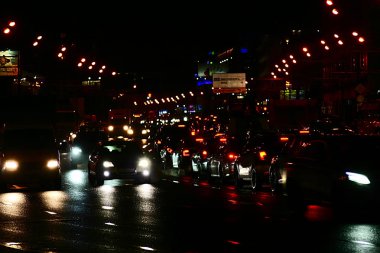 Aralık ayında Moskova 'da akşam trafiği