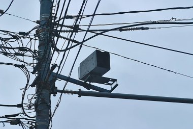 Direkteki arabalar için hız kamerası