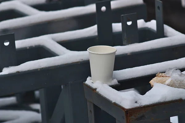 Papel Sobre Estructuras Metálicas Cubiertas Nieve —  Fotos de Stock