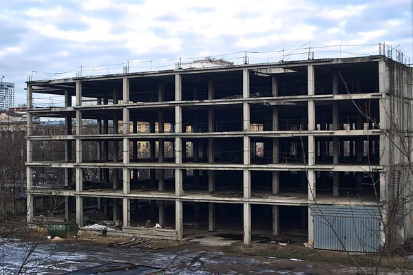 Marco Edificio Monolítico Inacabado Terreno Baldío —  Fotos de Stock