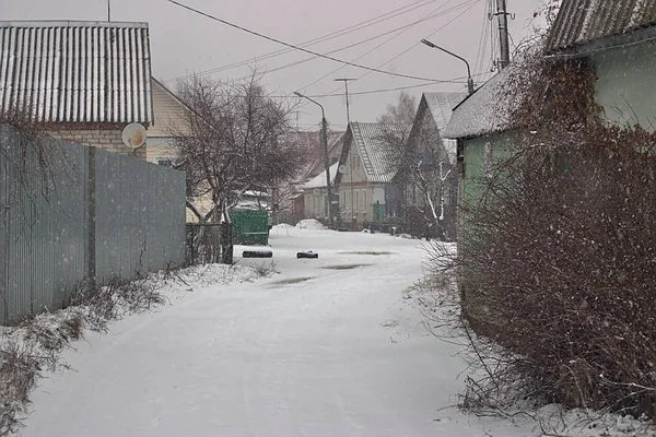 Piccola Strada Cittadina Una Giornata Invernale Innevata — Foto Stock