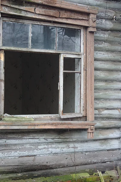 Vieux Bâtiment Abandonné Avec Des Fenêtres Cassées — Photo