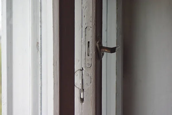 Fajas Medio Abiertas Una Vieja Ventana Madera — Foto de Stock