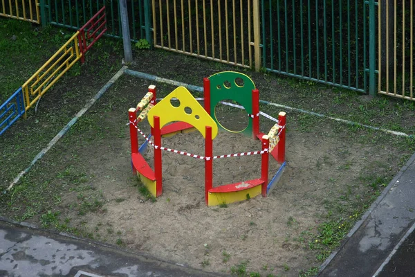 Kinderspielplatz Während Quarantäne Eingezäunt — Stockfoto