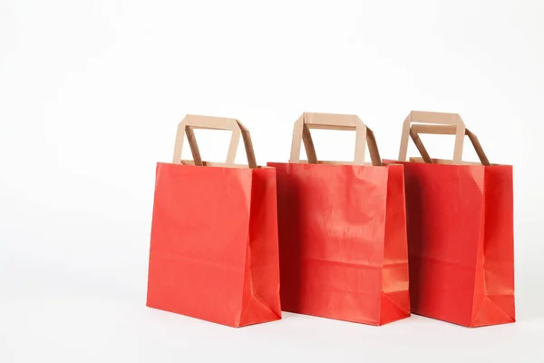 Drie rode boodschappentassen — Stockfoto