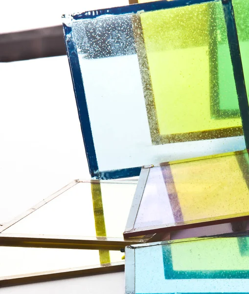 Gekleurde glazen (achtergrond) — Stockfoto
