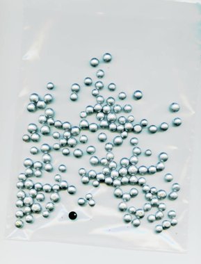 Soyut arkaplan. Plastik içinde birkaç top.