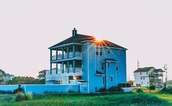 外銀のバケーションビーチハウス｜ノースカロライナ州 ロイヤリティフリーのストック画像