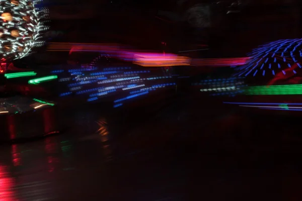 Colores nocturnos del parque de atracciones — Foto de Stock