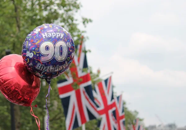 Queens 90e Birhday 2016 ballon s en Union Jack vlaggen kopie ruimte — Stockfoto