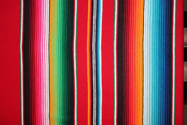 Çizgili stok, fotoğraf, fotoğraf, resim, resim ile Meksika Meksika panço cinco de mayo fiesta arka plan halı, — Stok fotoğraf