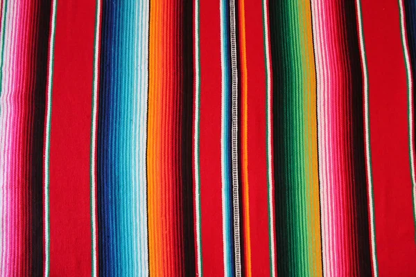 México mexicano tradicional cinco de mayo tapete poncho fiesta fundo com listras — Fotografia de Stock