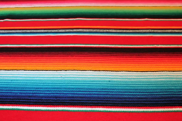 México mexicano tradicional cinco de mayo alfombra poncho fiesta fondo con rayas stock, foto, fotografía, imagen, imagen , —  Fotos de Stock