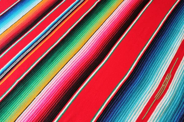 Mexique poncho mexicain serape traditionnel cinco de mayo tapis fiesta fond avec des rayures stock, photo, photographie, image, image , — Photo