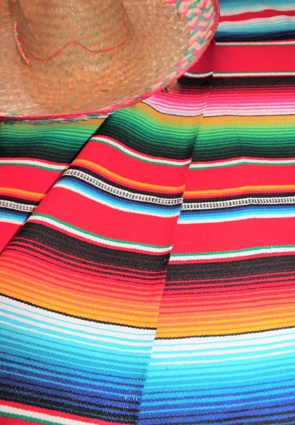 Meksiko poncho serape traditional cinco de mayo rug fiesta background with stripes — Stok Foto