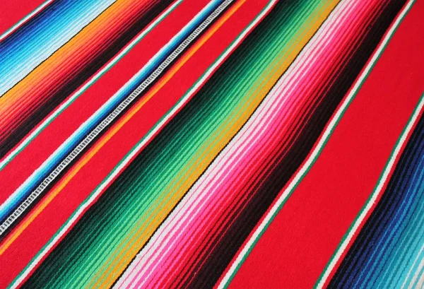 Poncho fondo México México tradicional cinco de mayo alfombra fiesta fondo con rayas —  Fotos de Stock