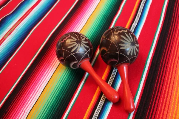 Messico messicano tradizionale cinco de mayo tappeto poncho fiesta sfondo con strisce — Foto Stock