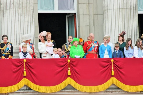 Queen Elizabeth & Royal Family trooping the color Westminster, London, ENGLAND - June 2015 Prince Goerge and Princess Charlotte attending — Stock Photo, Image