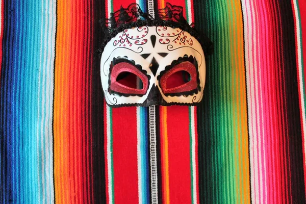 Mexique mexicain cinco de mayo poncho fiesta fond couverture avec des rayures stock, photo, photographie, image, image , — Photo