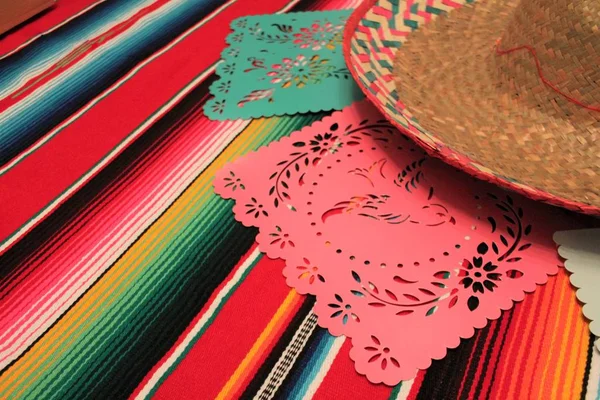 Mexiko Poncho Vezmi zázemí Fiesta Cinco de Mayo dekorace víza Picado Stock, Foto, fotografie, obraz, obrázek, — Stock fotografie