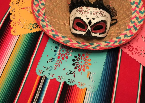 Messico poncho sombrero teschio fondo fiesta cinco de mayo — Foto Stock