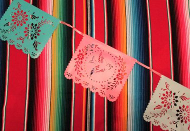 Cinco de mayonez dekorasyonu Bunting Mexico pancho background fiesta papel picado