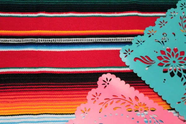 México poncho sombrero cráneo fondo fiesta cinco de mayo decoración bunting — Foto de Stock