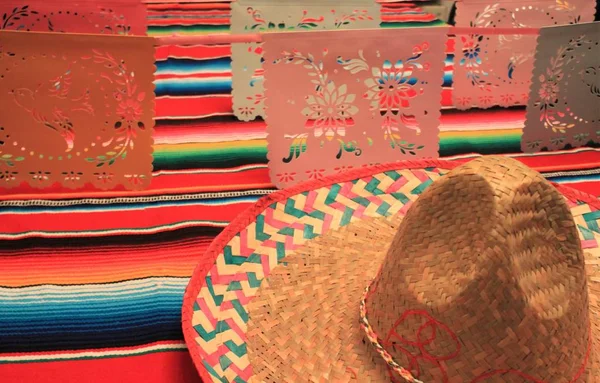 Mexico poncho sombrero background fiesta cinco de mayo decoration bunting — ストック写真