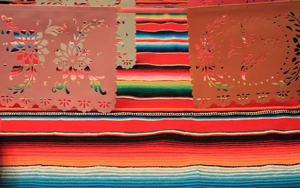 Cinco de mayo decoratie bunting Mexico poncho achtergrond fiesta papel picado — Stockfoto