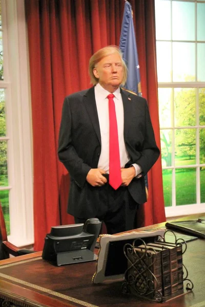Дональд Трамп, Лондон, Великобритания - 20 марта 2017 года: Восковая фигура Дональда Трампа на выставке Madame Tussauds London — стоковое фото