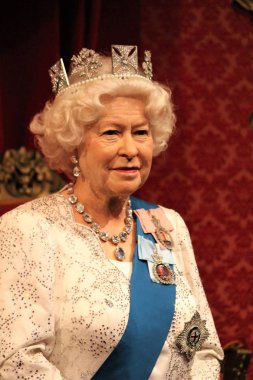 London, Büyük Britanya - 20 Mart 2017: Kraliçe Elizabeth II 2 ve Prens Philip portre ruhlu balmumu rakam Müzesi, Londra