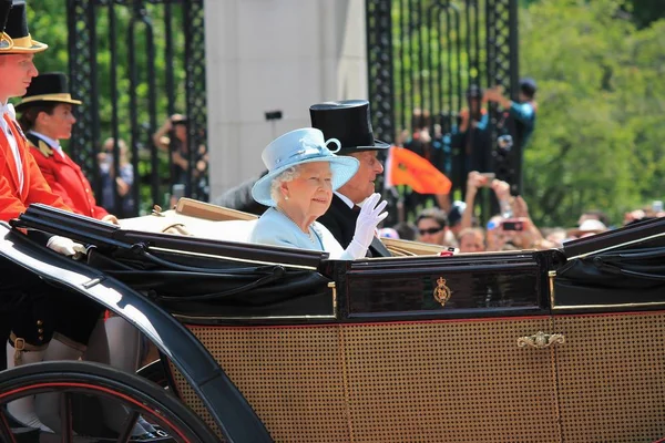 Queen Elizabeth & Prince Phillip, Londres Junio 2017- Trooping the Colour Elizabeth y el príncipe Phillip aparecen para el cumpleaños de Queen Elizabeths, 17 de junio 2017 Londres, Inglaterra, Reino Unido stock, foto, fotografía, imagen, imagen, prensa , — Foto de Stock