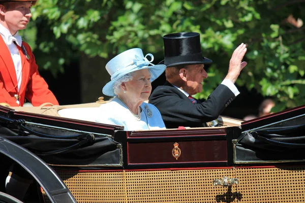 Królowa Elżbieta & książę Philip Londyn czerwiec 2017-Trooping kolor urodziny królowej Elżbiety, fotografii, fotografii, obrazu, obrazu, naciśnij, — Zdjęcie stockowe