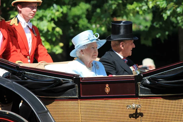 Queen Elizabeth & Royal Family, Buckingham Palace, London June 2017- Trooping the Colour Prince Georges first appearance on Balcony for Queen Elizabeth's Birthday, stock, photo, photograph, image, picture, press, — Stock Photo, Image