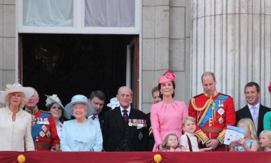 Kraliçe Elizabeth Prince philip London Haziran 2017- Renkli Prens George William, Harry, Kate & Charlotte Balkon Kraliçe Elizabeth'in Doğum Günü için 17 Haziran 2017 Londra, İngiltere stok, fotoğraf, fotoğraf, resim, resim, basın, 