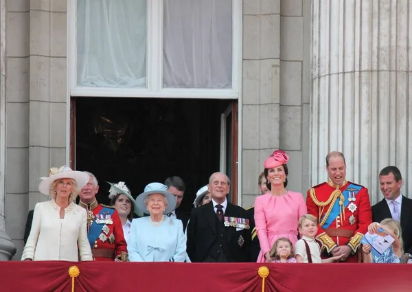 Królowa Elżbieta & Royal Family, Pałac Buckingham, Londyn czerwiec 2017-Trooping kolor Prince George William, Harry, Kate & Charlotte balkon na urodziny królowej Elżbiety, Zdjęcie, Fotografia, obraz, obraz, naciśnij, — Zdjęcie stockowe